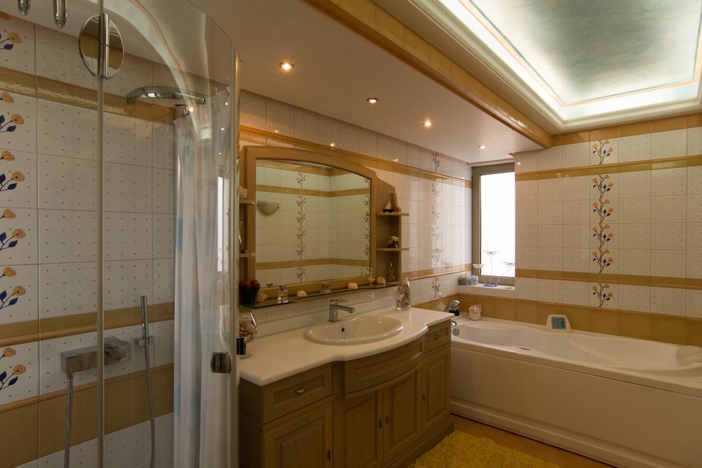 Villa Maira Luxurious With Private Swimming Pool Kórfos Dış mekan fotoğraf